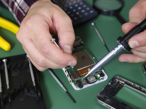 riparazione schermo smartphone
